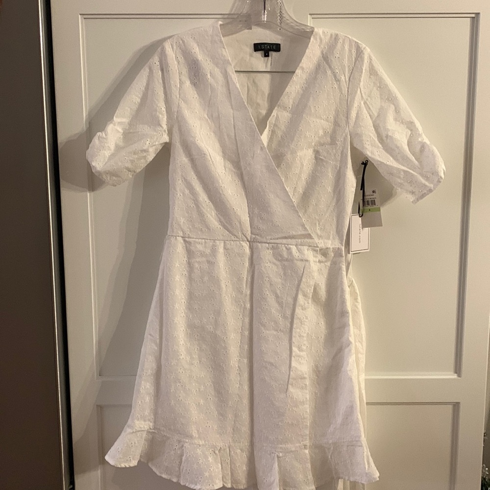 1.State Women’s White Embroidered Floral Short Wrap Dress